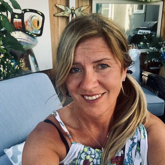 Meet your Posher, Valerie - Picture 2 of 2